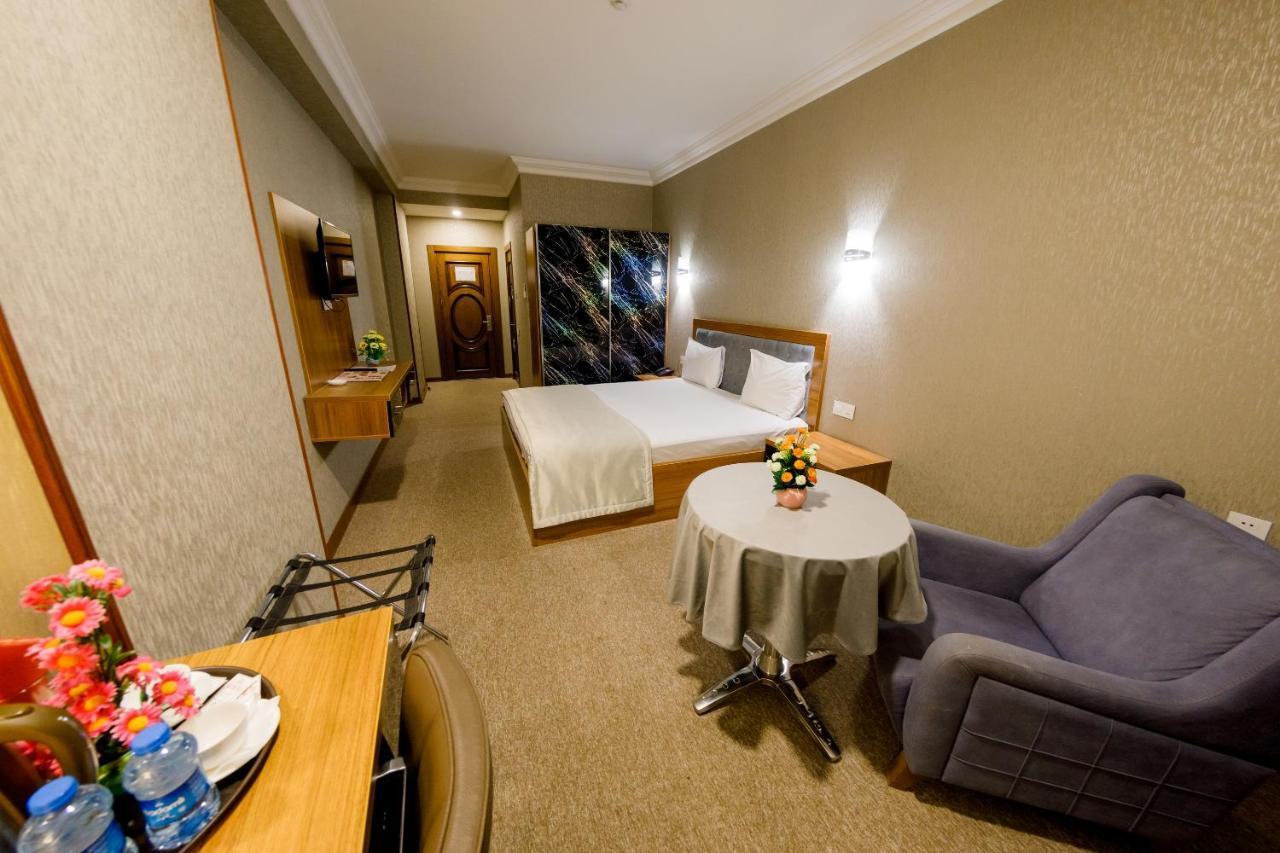 Royal Sapphire Hotel Baku Exteriör bild
