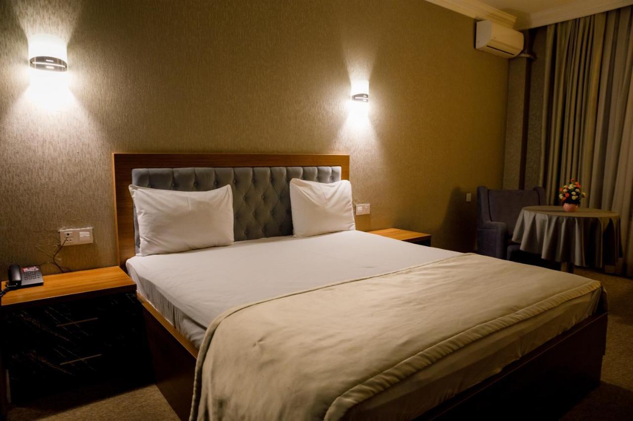 Royal Sapphire Hotel Baku Exteriör bild
