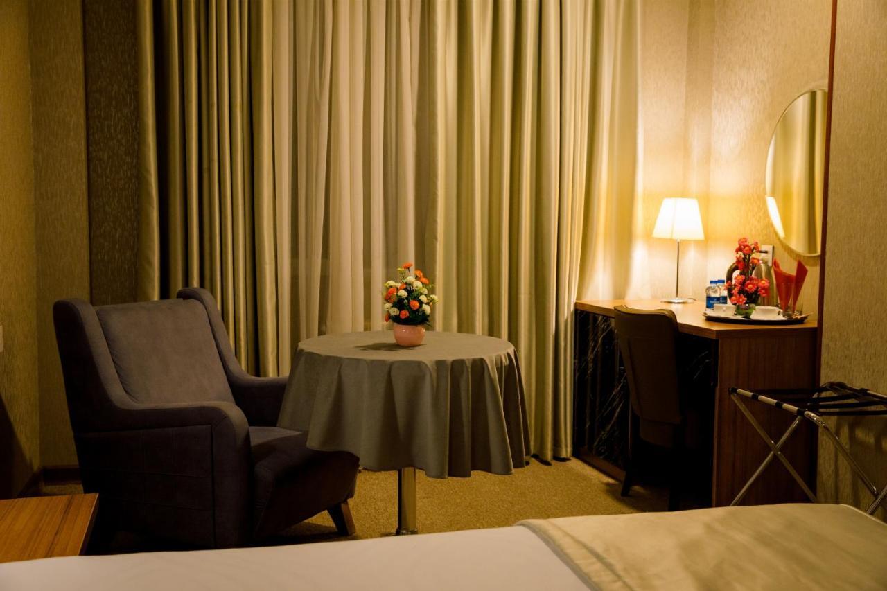 Royal Sapphire Hotel Baku Exteriör bild